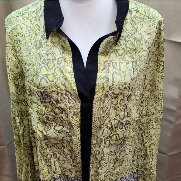 BCBGMAXAZRIA Snakeskin Silk Pullover Blouse Size Large - Picture 3 of 8